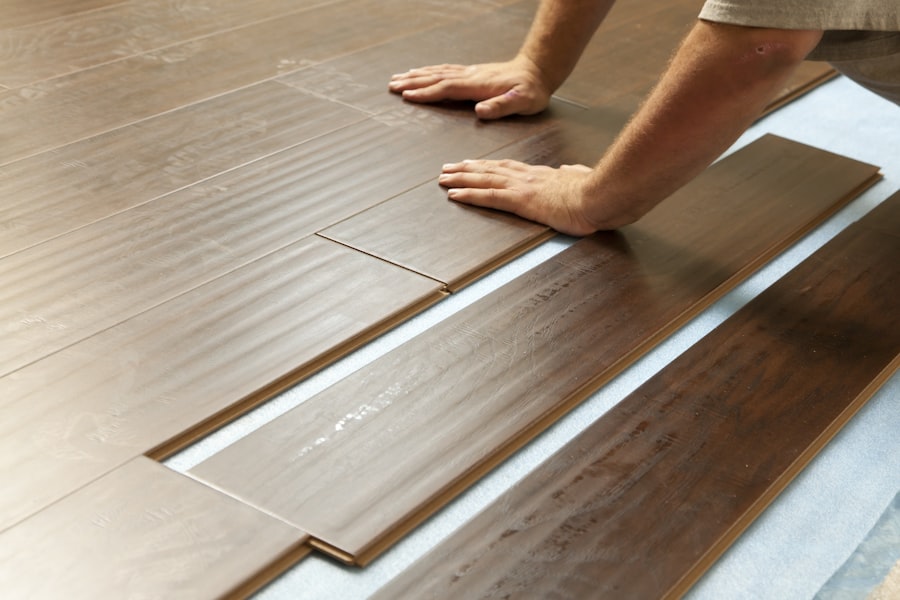 Sols stratifiés et souples — pose de lames vinyle clipsables